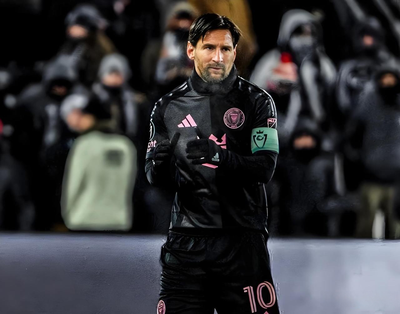 hth华体会-梅西重返赛场，最后时刻胜出首场状态出色，阿森纳观众沸腾！引发球迷热议的简单介绍