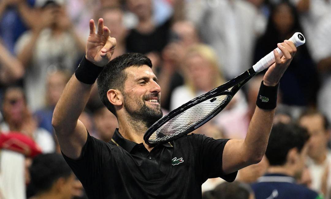 华体会平台-关于重返赛场引发热议！，费德勒在DWG比赛中战术调整赛场气氛高涨的信息