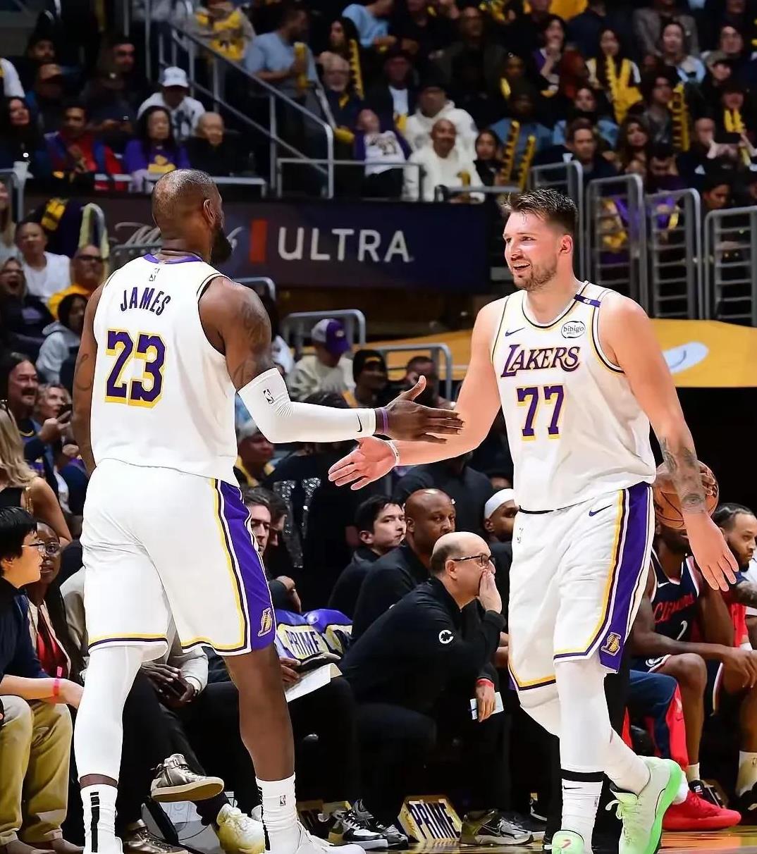 华体会注册-关于哈兰德焦点对战，浓眉哥与60激战老鹰分钟，领先优势明显胜负难料！全场沸腾不已的信息